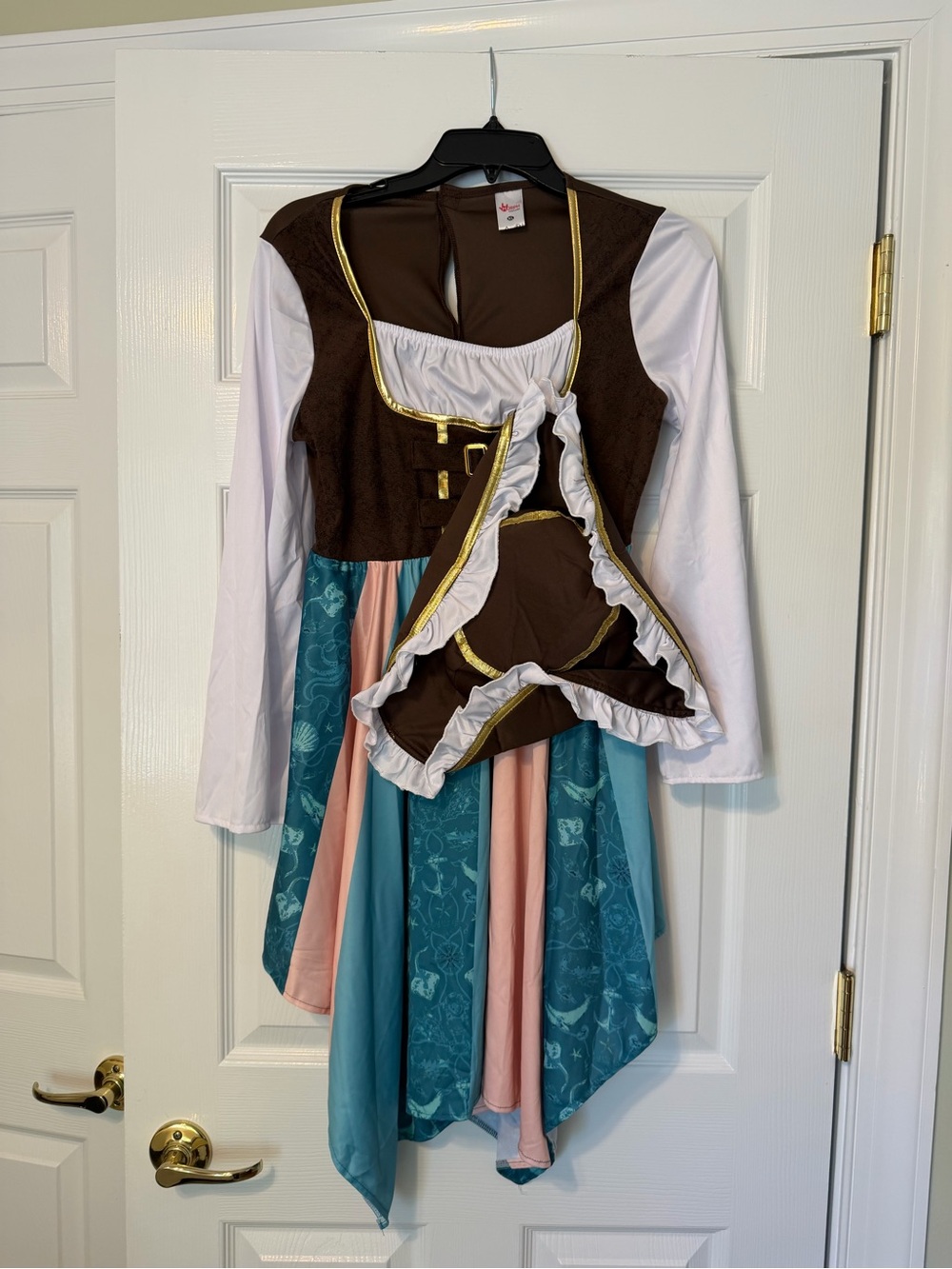 Pirate costume with tricorn hat girls size Youth XL